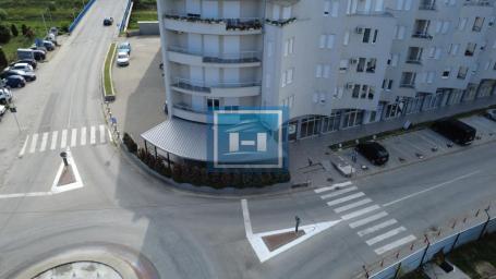 Commercial space in the center of the Aqua Park with three parking spaces with electric vehicle char