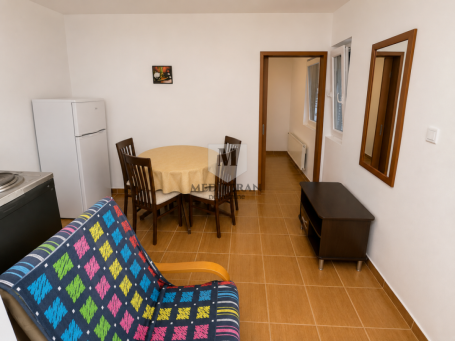 Herceg Novi-Dubrava, stan površine 34m2 + 20m2 dvorišna terasa. 