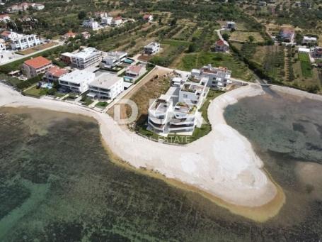 ZADAR, SUKOŠAN - Luksuzna lokacija za gradnju stanova ili vila u Sukošanu drugi red do mora!