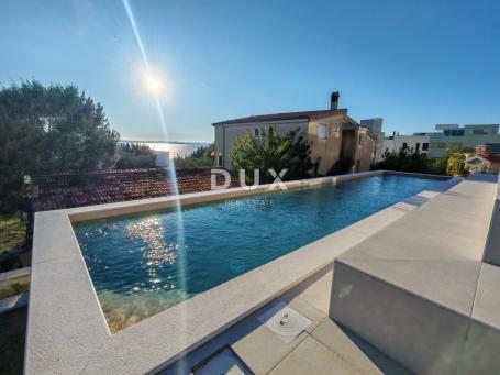 ZADAR, KOŽINO - Luxurious apartment 100 meters from the beach, with heated pool and sea view! 4 bedr
