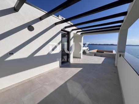 ZADAR, KOŽINO - Unique penthouse 100 meters from the beach with spectacular sea views and a heated p