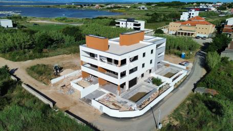 ZADAR, PRIVLAKA - Novogradnja 50 metara od mora s vrtom i pogledom na more! S1
