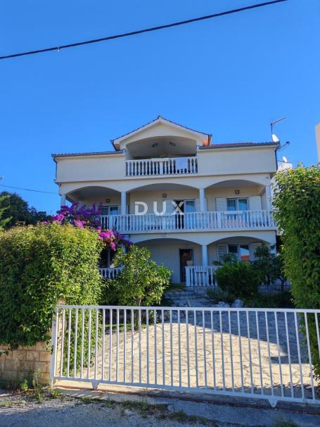 ZADAR, PETRČANE - Kuća s 3 velika stana i prekrasnim pogledom na more! Punta Skala!