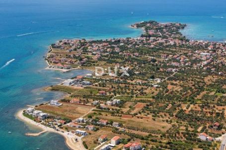 ZADAR, SUKOŠAN - Građevinsko zemljište na top lokaciji 56 m od plaže!