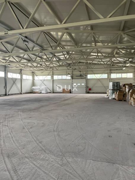 UDBINA - Investicijska prilika – Industrijska hala 3.524 m² na zemljištu 18.374 m² s energetskom inf