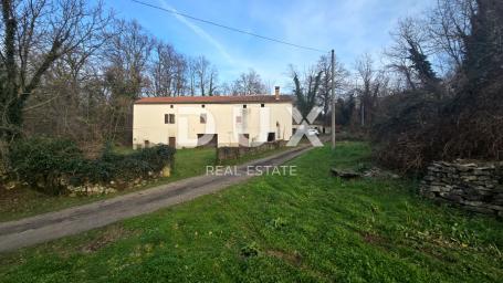 ISTRA, LABIN - Imanje s dvije samostojeće kamene kuće