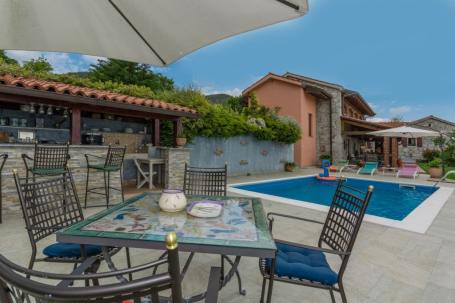 OPATIJA, POLJANE  - dvije kuće, 223m2 i okućnica s bazenom