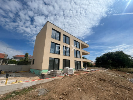 VODICE – 3SS+DB stan s terasom i pogledom na more, 70 m od mora i plaže