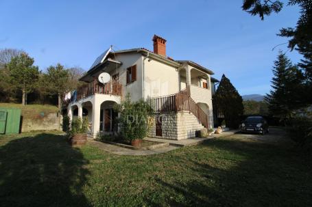 Kršan, okolica, obiteljska kuća u prekrasnoj prirodi