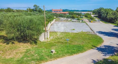 Kaštel, Buje-Gebiet! Baugrundstück in ruhiger Lage!