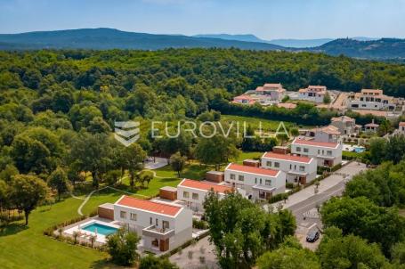 Istra, Labin, vrhunska moderna villa D, grijani bazen 48 m², 2365 m² uređene okućnice
