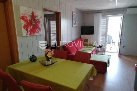Otok Rab, Lopar, višenamjenska kuća s poslovnom i stambenom namjenom na atraktivnoj lokaciji