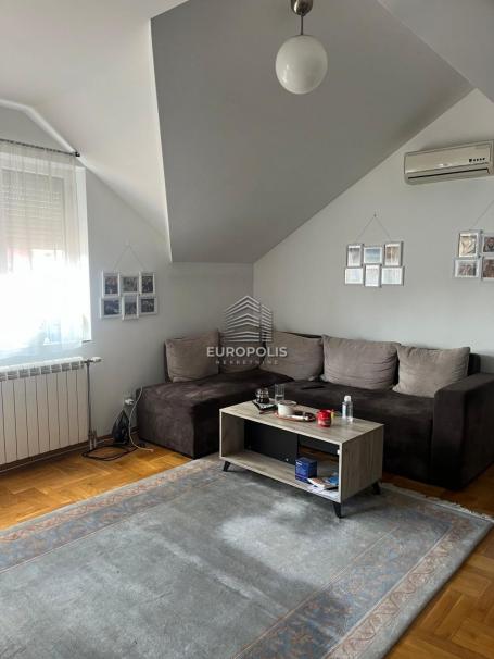 Kompletno namešten 2.0 stan sa zatvorenom garažom ID#9803