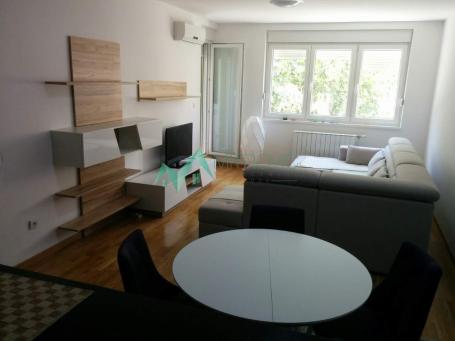 Izdavanje, Stan, 52m2 , Podbara