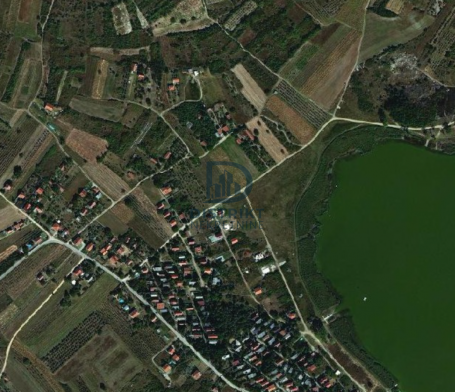 Plac u blizini Oblačinskog jezera