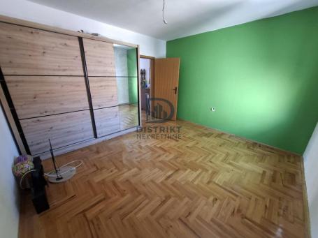 Jednoiposoban stan bez ulaganja na Panteleju
