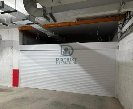 Garaža na Bulevaru kod Vojne bolnice
