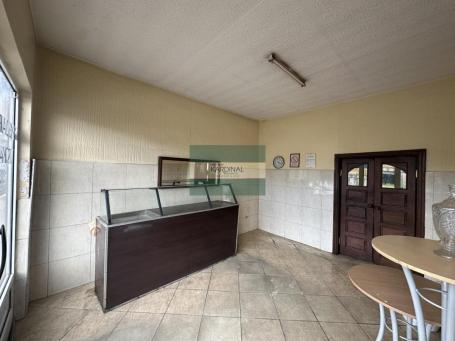 Izdaje se poslovni prostor 55m2 u naselju Šest Topola