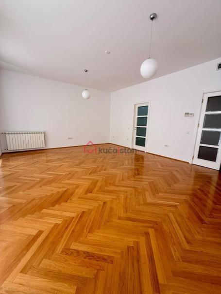 Poslovni prostor sa terasom od 150m² i garažom!