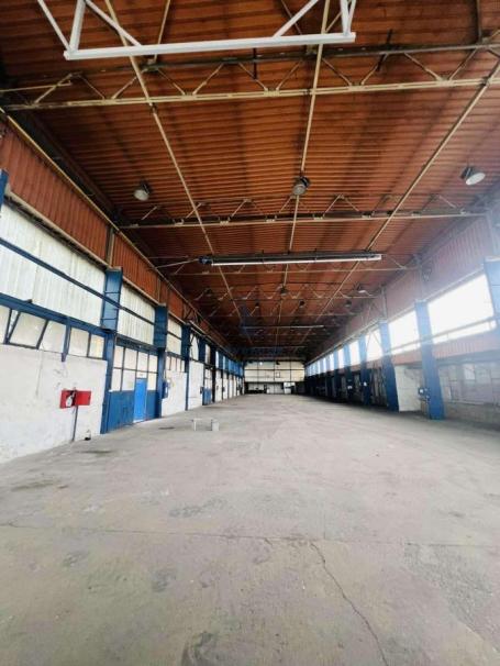 Magacin 1300m2 + kanc. prostor 400m2, Vojlovica