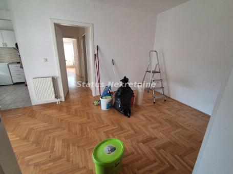 DELIMIČNO NAMEŠTEN DVOIPOSOBAN STAN 55M2 BLIZU CENTRA, RIBLJE PIAJCE, 400EU