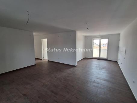 Veternik-Prazan Veliki Petosoban stan 150 m2 na Drugom Spratu-Pogodno za Kancelarije-Zakupnina 900e 