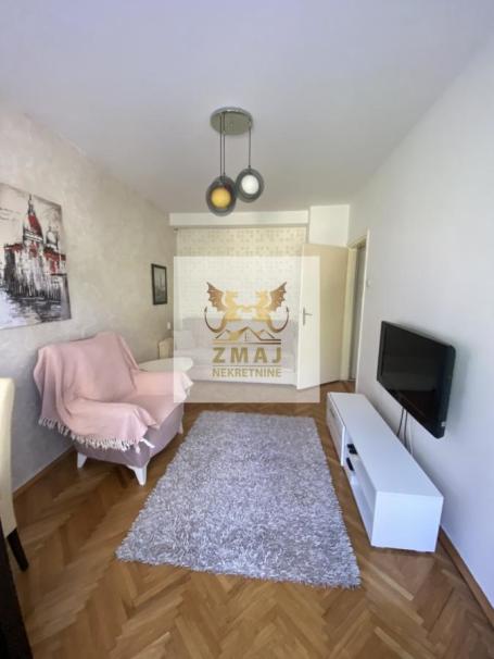 STAN 34m2, BULEVAR KRALJA PETRA, ORIJENTISAN NA DVORISTE-MIR I ZELENILO