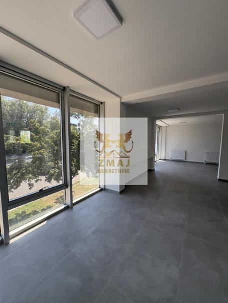 PRELEP, OSVETLJEN, NOV, LOKAL NA TRI NIVOA! 3500m2