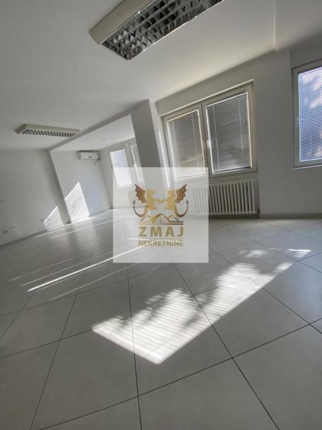 IZDAJE SE STAN 64m2, POSLOVNI PROSTOR, PROSTRANO I OSVETLJENO