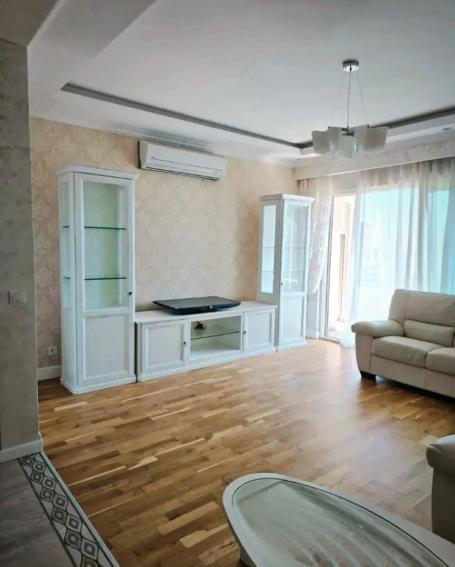 Luksuzni stan od 115 m2 sa pogledom na more u Bečići- – samo 250 m od plaže. 