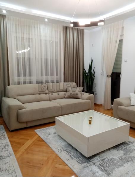 Dvoiposobni LUX stan 58m2, iznad crkve Sv. Nikole