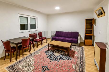 Izdaje se stan kod Mašinske ambulante, 47m2
