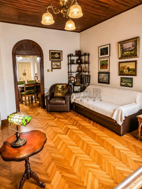 Salonac  u  centru, I  sprat, 77 m2