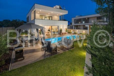 Prodaja, Vrsar, Funtana, šesterosobna vila 151m2, bazen