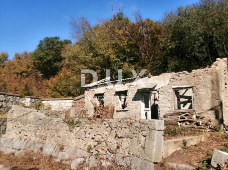 CRIKVENICA, TRIBALJ - Građevinsko zemljište sa starinom