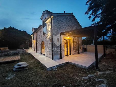 Labin, obnovljena istarska kamena kuća