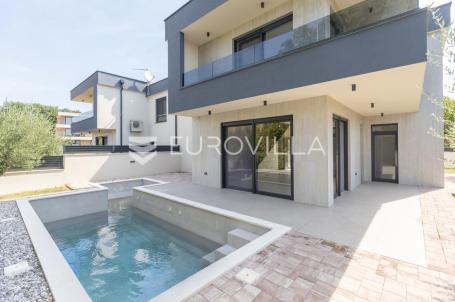 Medulin, kvalitetna i moderna duplex kuća B, s grijanim bazenom 30 m² i garažom, 146 m²