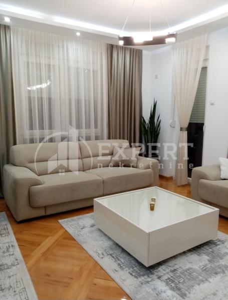 Dvoiposobni LUX stan 58m2, iznad crkve Sv. Nikole