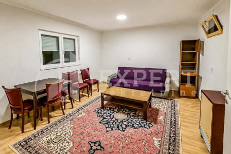 Izdaje se stan kod Mašinske ambulante, 47m2