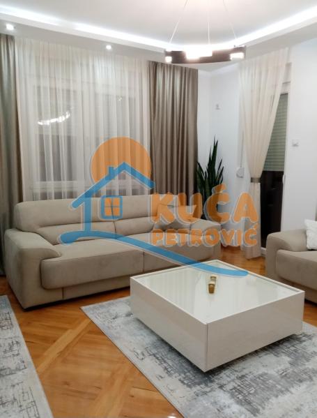 Dvoiposobni LUX stan 58m2, iznad crkve Sv. Nikole