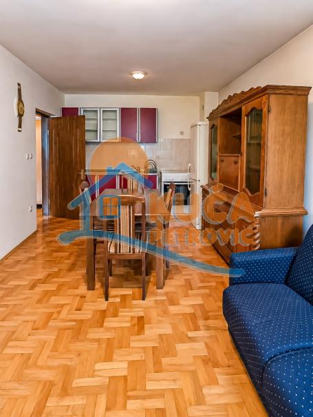 Izdaje se stan kod Pravnog fakulteta, 35m2