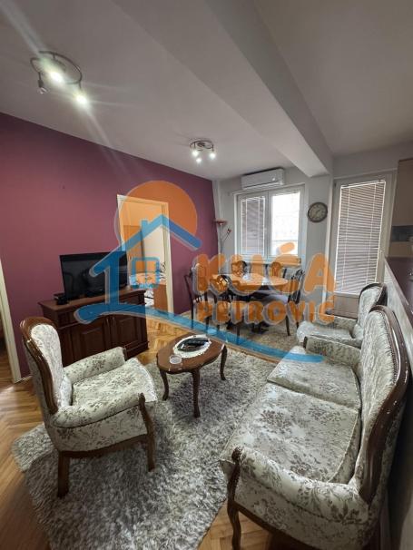 Izdaje se dvoiposoban stan u blizini Palilulske pijace, 50m2