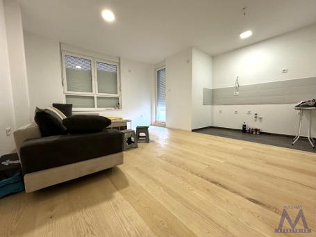 Novi Sad - Telep, prodaje se nov odmah useljiv dvoiposoban stan od 60m2, lift, terasa, uknjižen. 
Mo