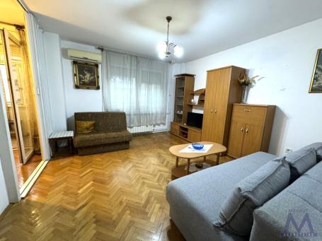 Novi Sad - nova detelinara, prodaje se jednosoban stan od 36m2, uknjižen 1/1. 

Stan se sastoji od h