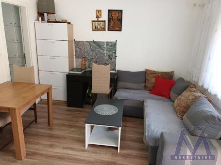 Novi Sad, Adice, prodaje se garsonjera od 22m2, prizemlje, useljiva, uknjižena. 
Nalazi se u novoj z