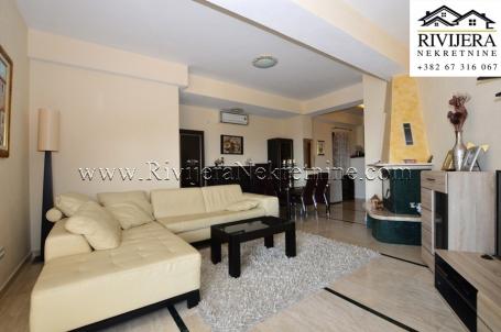 Dva stana na samoj obali mora Igalo Herceg Novi