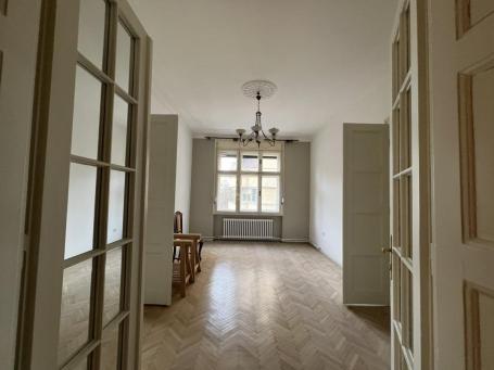 Stari Grad, Braće Jugović 112 kv  4.0  Salonac , Uknjižen, 480.000e