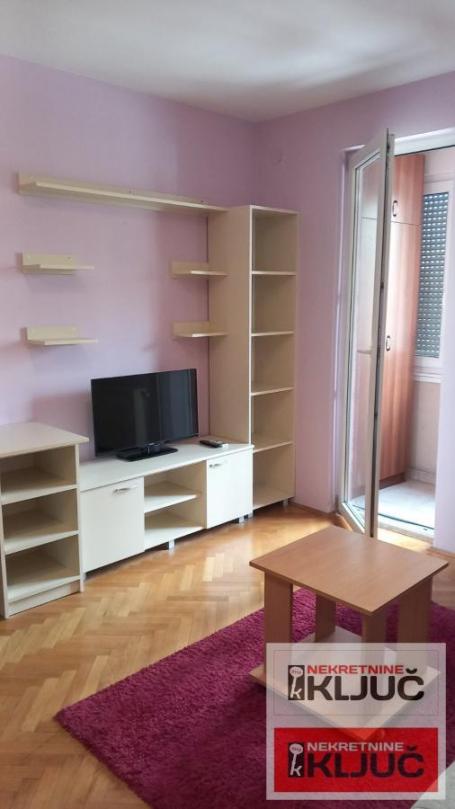 dobra garsonjera u blizini Sajma