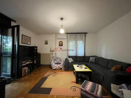 Petosobni Duplex. Dve terase. 