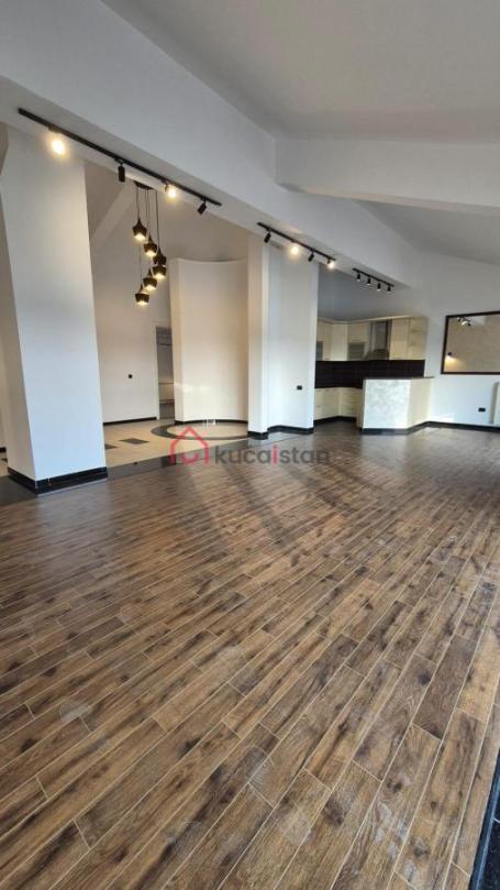 Lux Penthouse. Velika dnevna zona. Svetao. Dvostran. 